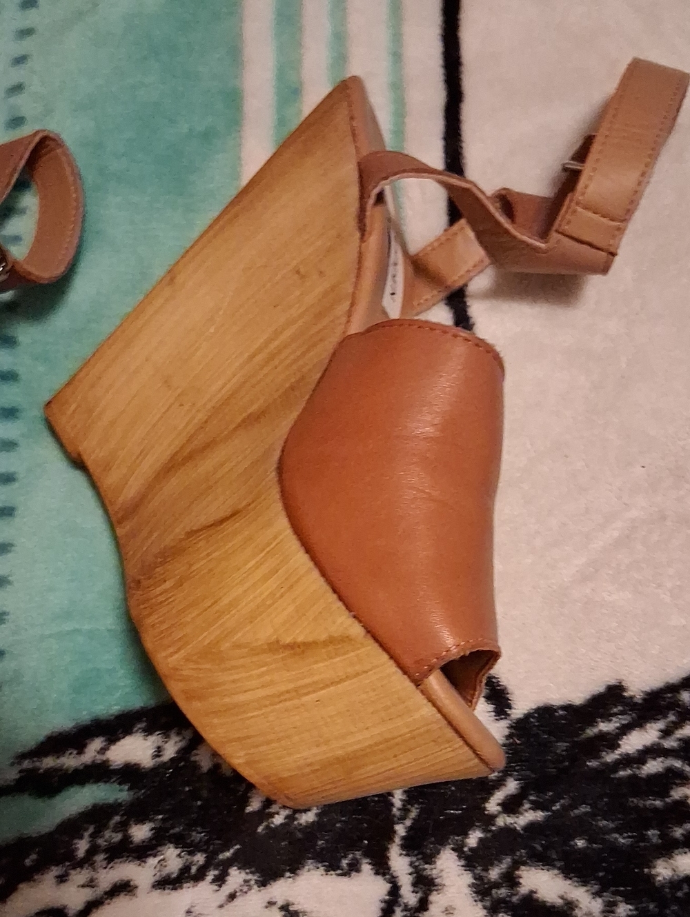 Steve Madden Women’s Tan Leather Wedge Sandals Womens Size 6.5 - Picture 5 of 5